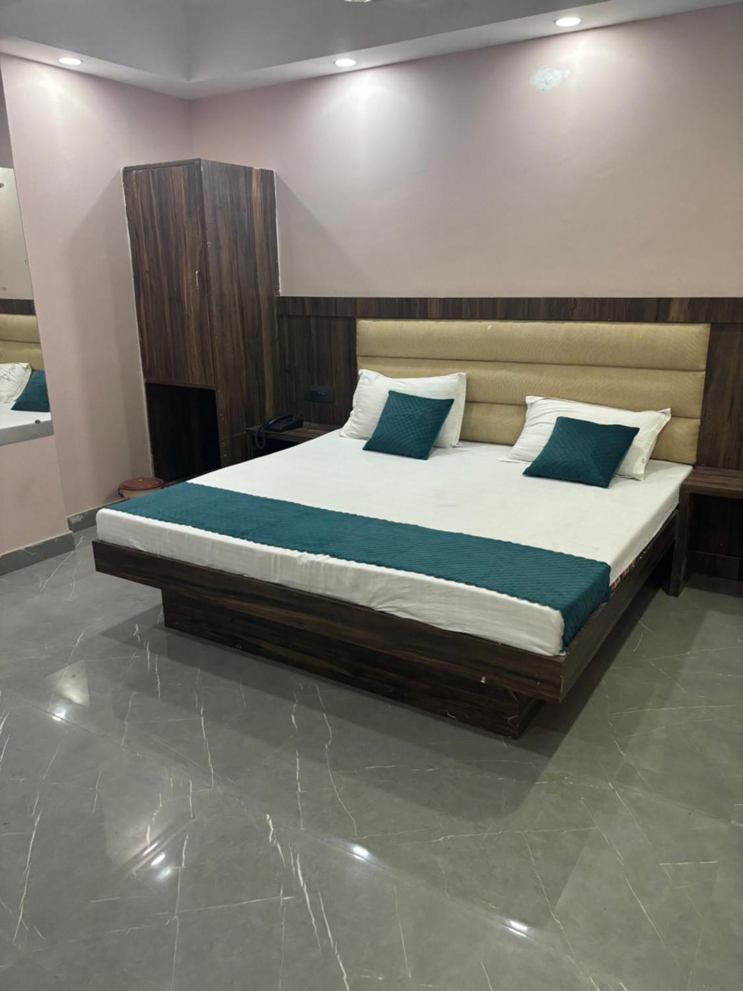 Swastik Palace 3*
